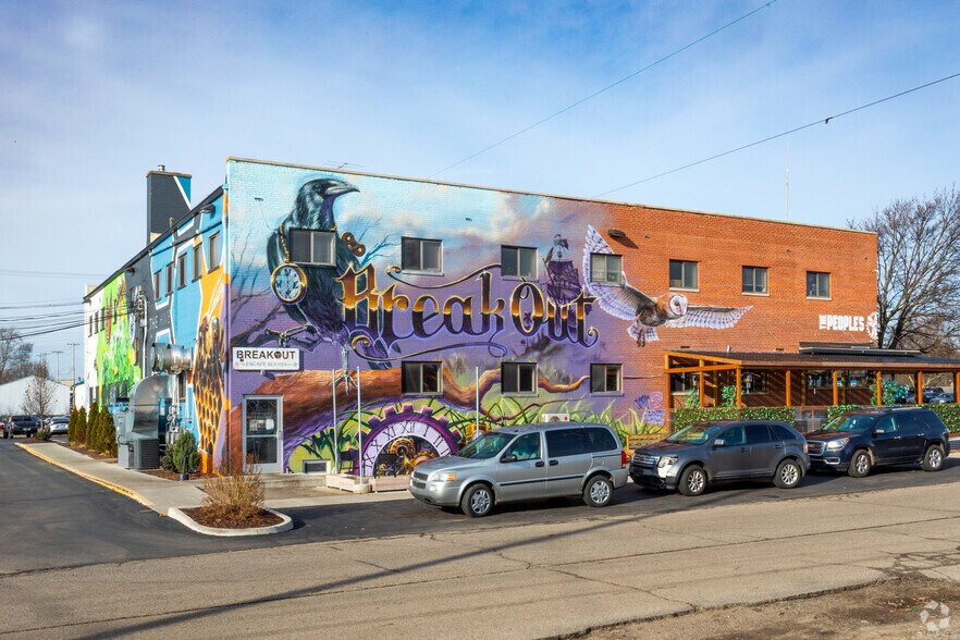 More Photos Of 2722 E Michigan Ave, Lansing Loft Creative Space For Lease
