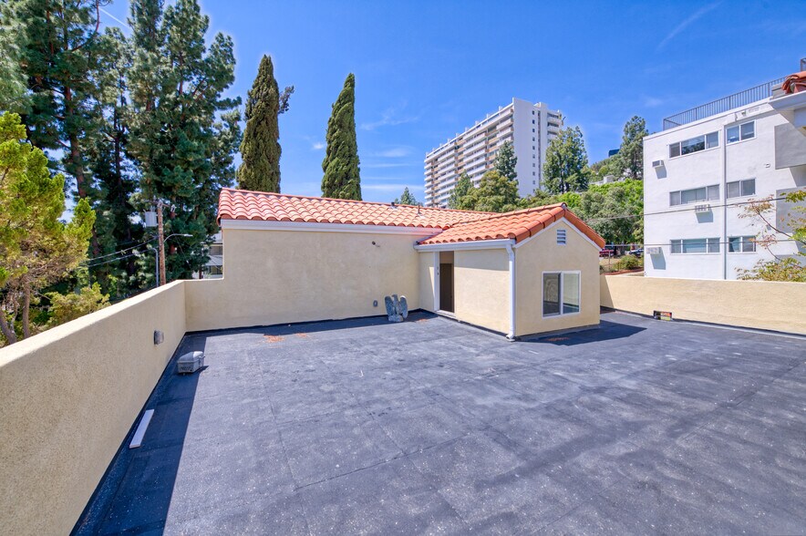 More Photos Of 1112 N Sherbourne Dr, West Hollywood Loft Creative Space For Lease