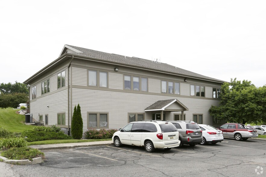 More Photos Of 600 3 Mile Rd, Grand Rapids Office For Lease