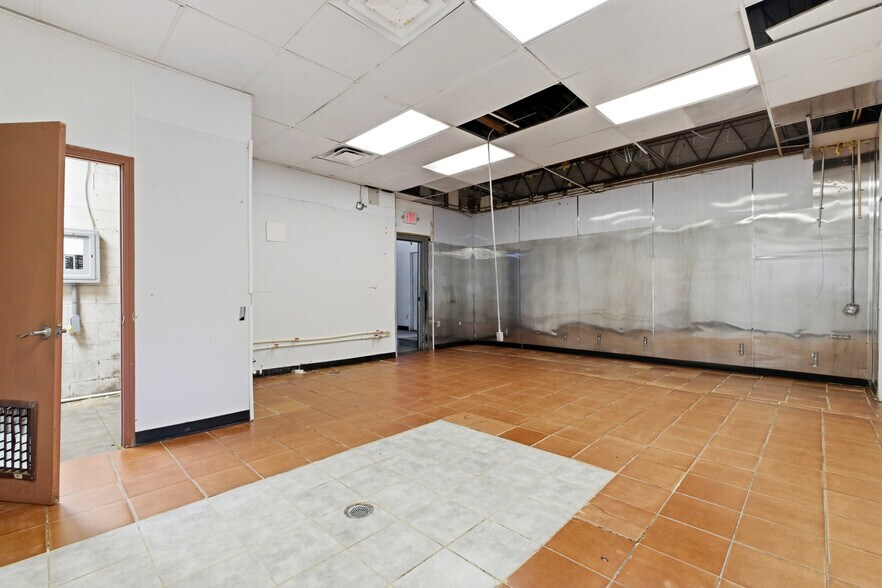 More Photos Of 2575 Flat Shoals Rd, Decatur Freestanding For Sale