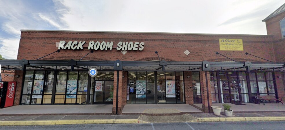 More Photos Of 1001 Market St, Dalton Unknown For Lease