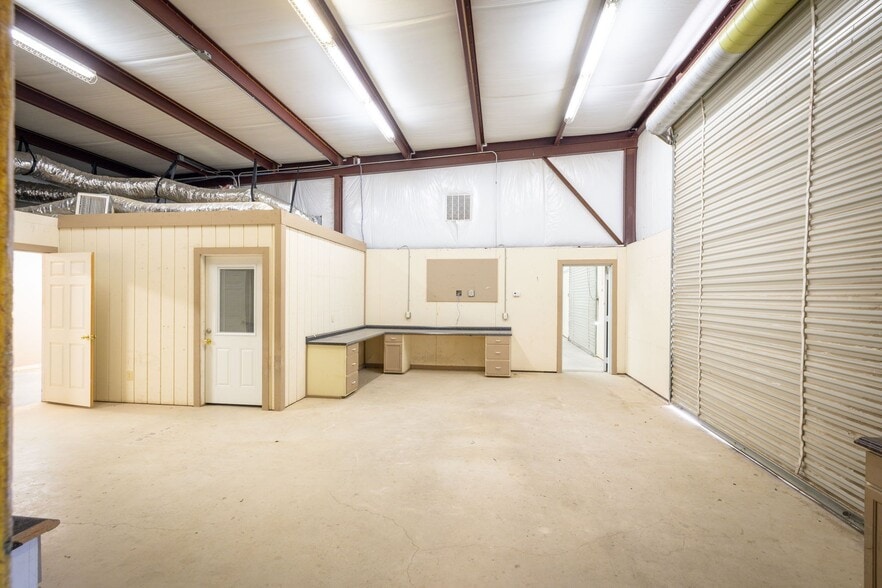 More Photos Of 180 Spring Mountain Dr, Canyon Lake Distribution For Sale