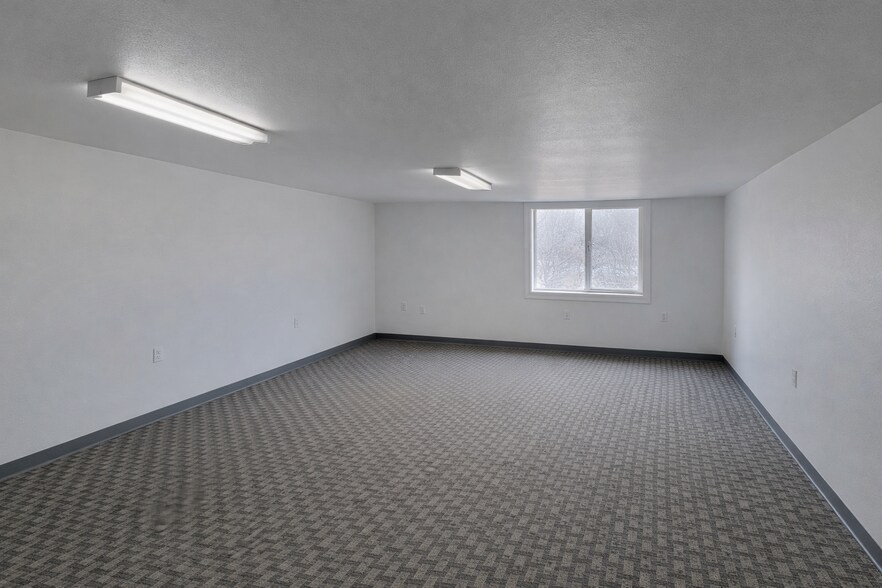 More Photos Of 185 Superior Dr, Evanston Industrial For Lease