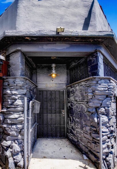 More Photos Of 8685 Venice Blvd, Los Angeles Office Residential For Lease