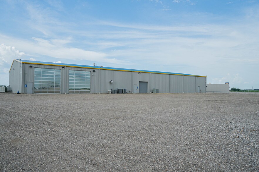 More Photos Of 7044 Interstate 10, Sealy Distribution For Sale