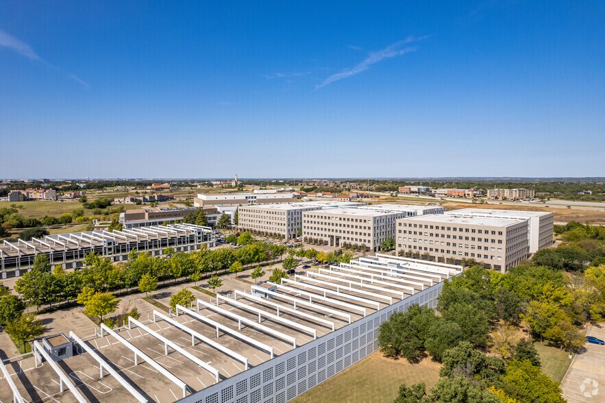 More Photos Of 1500 Solana Blvd, Westlake Unknown For Lease