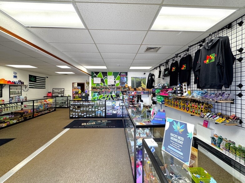 More Photos Of 1240 Chetco Ave, Brookings General Retail For Sale