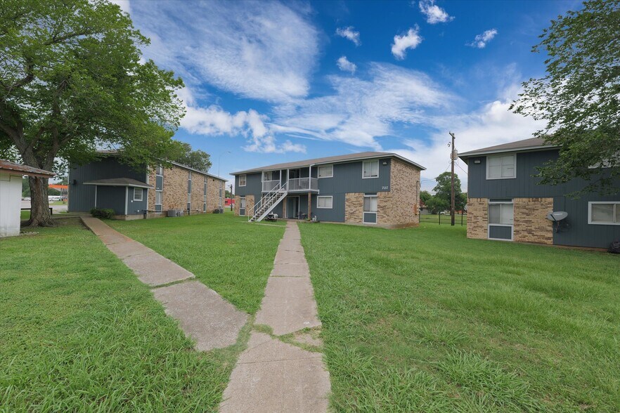 Primary Photo Of 710 Hall Ave, Caldwell Apartments For Sale