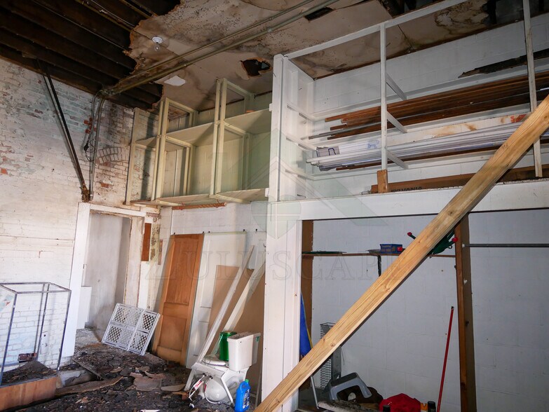 More Photos Of 112 S Anderson St, Elwood Storefront Retail Office For Lease