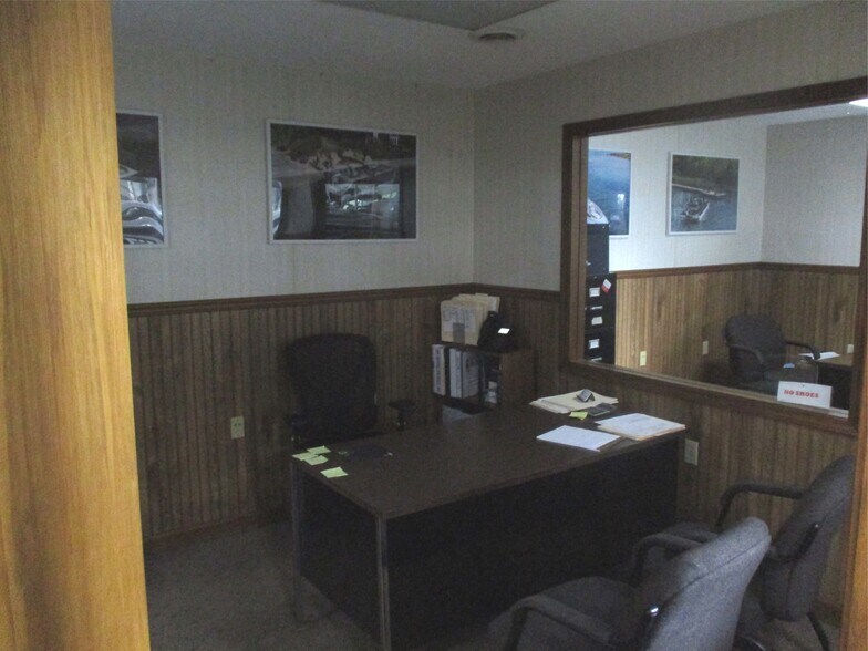 More Photos Of 345 Lake Michigan Dr, Grand Rapids Storefront For Sale