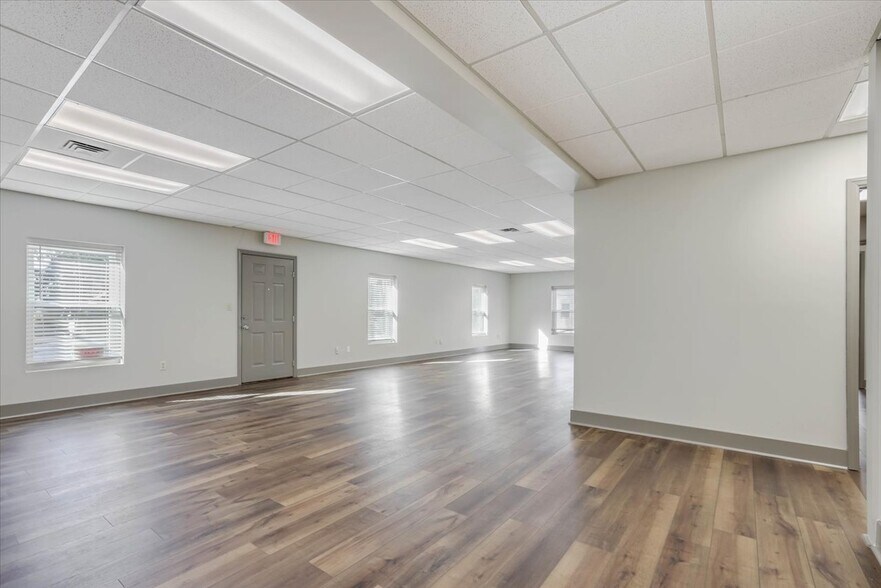 More Photos Of 1310 Thomasville Rd, Tallahassee Office For Sale