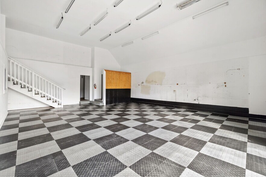 More Photos Of 4051-4061 N Highway 101, Eureka Warehouse For Sale