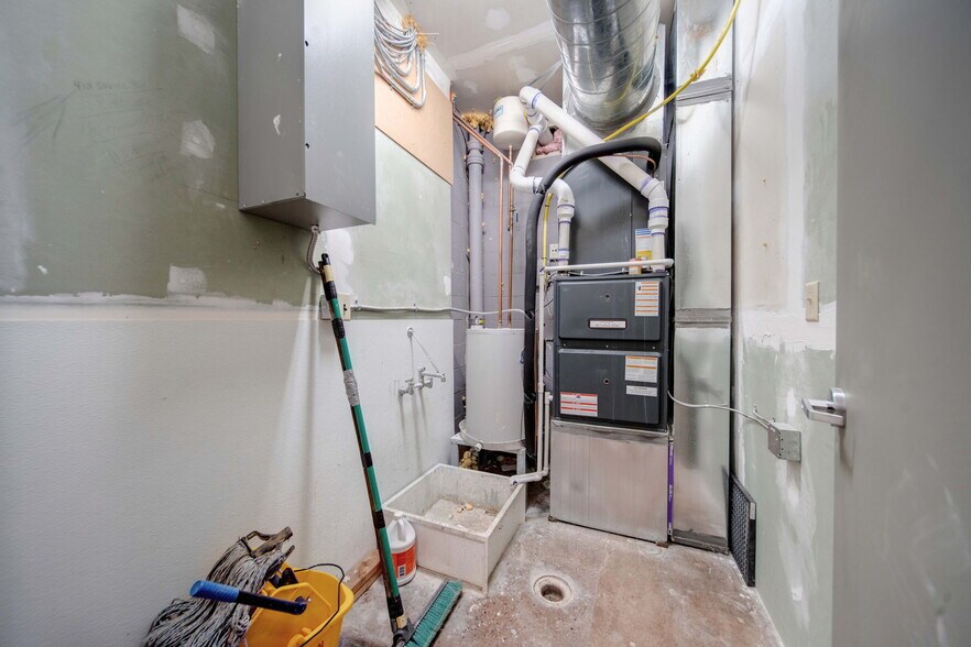 More Photos Of 4133 E Main St, Columbus Storefront Retail Office For Sale