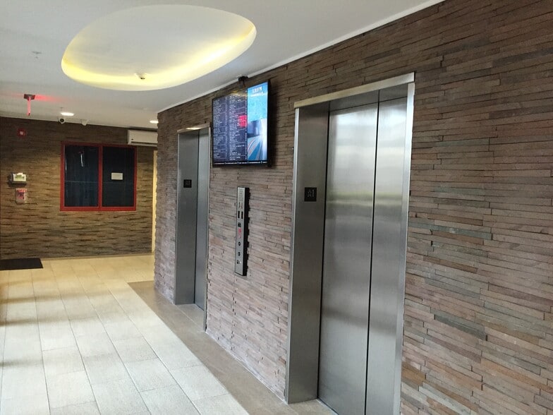 More Photos Of 1111 Kane Concourse, Bay Harbor Islands Loft Creative Space For Lease