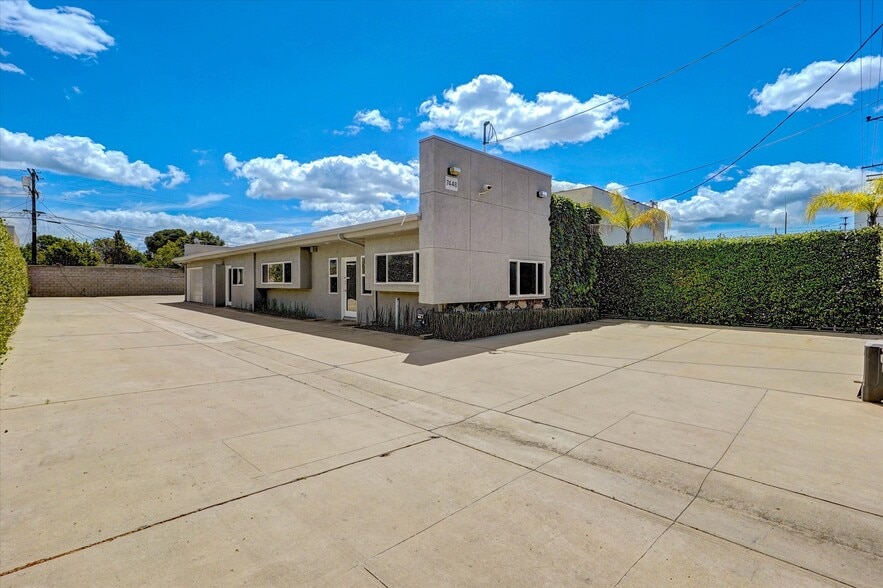 More Photos Of 7448 Deering Ave, Canoga Park Industrial For Sale