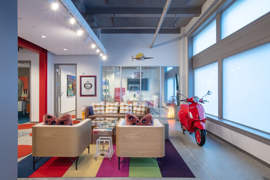 More Photos Of 640 Magazine St, New Orleans Hospitality For Lease