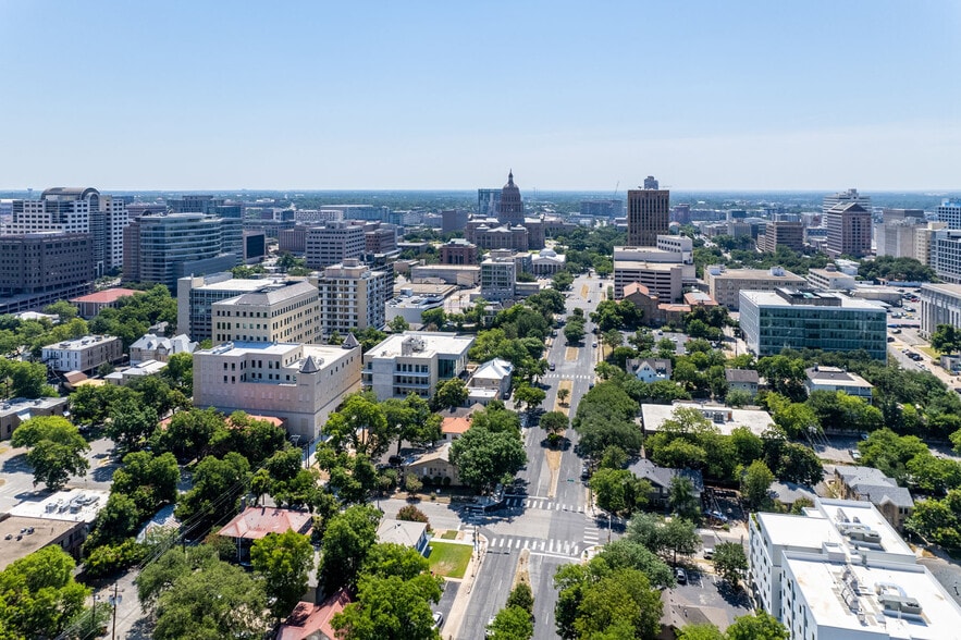 More Photos Of 806 W 11th St, Austin Office Residential For Lease