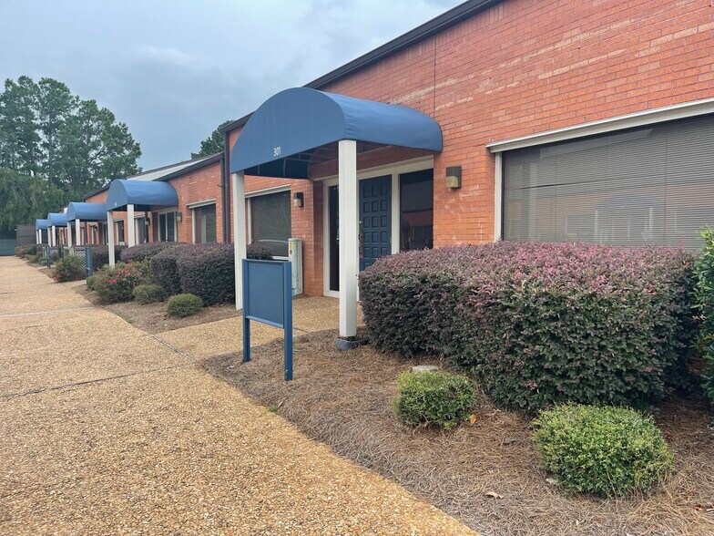 More Photos Of 405 Briarwood Dr, Jackson Medical For Lease