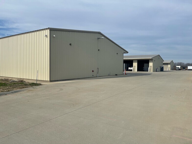 More Photos Of 14600 N US Highway 169, Smithville Self Storage For Lease