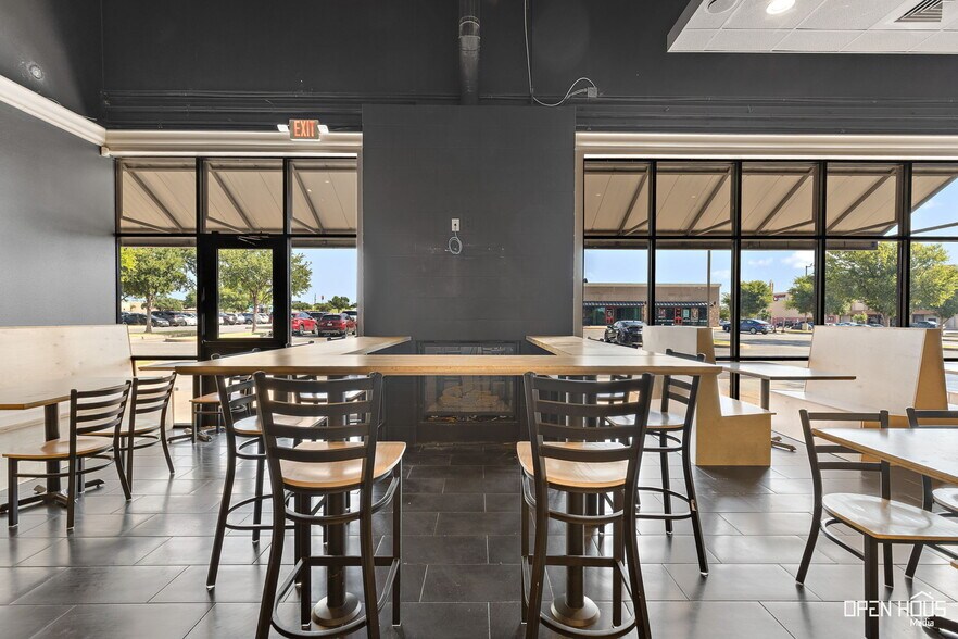 More Photos Of 3001-3007 Garnett Ave, Wichita Falls General Retail For Lease