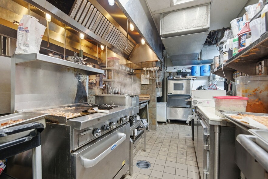 More Photos Of 145 New England Pl, Stillwater Storefront Retail Office For Sale