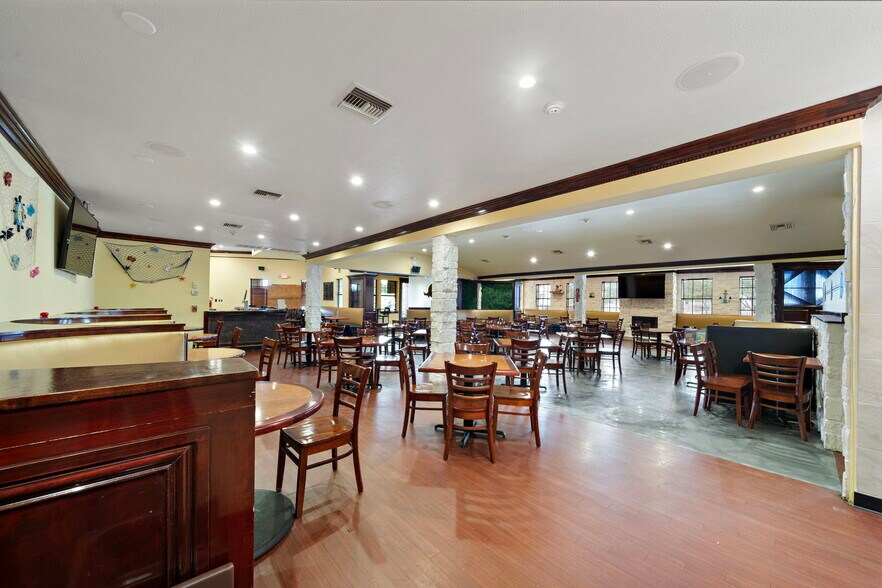 More Photos Of 2320 NASA Pky, Seabrook Restaurant For Sale