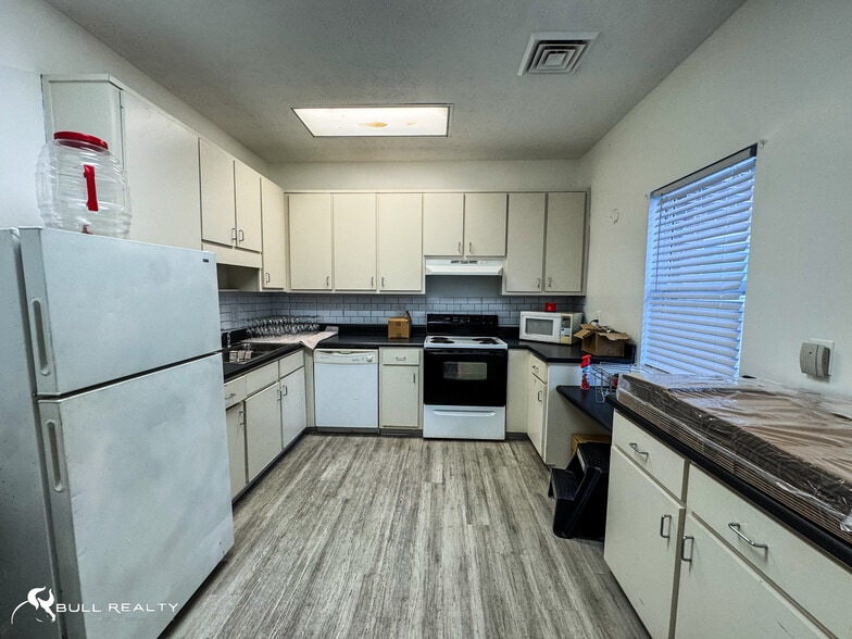 More Photos Of 196 Weatherly Dr, Fayetteville General Retail For Lease