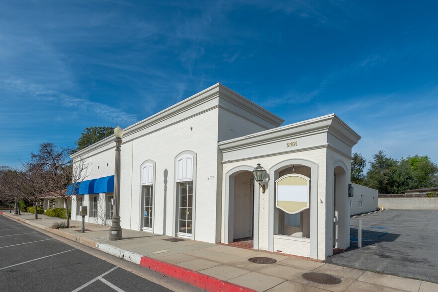 More Photos Of 2065-2095 Huntington Dr, San Marino Office For Sale