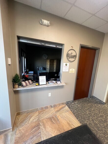 More Photos Of 121 Saint Andrews Ct, Mankato Medical For Lease