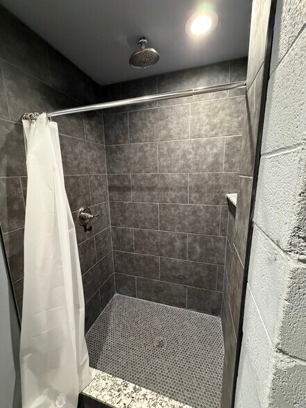 More Photos Of 233 E 5th St, Reno Flex For Lease