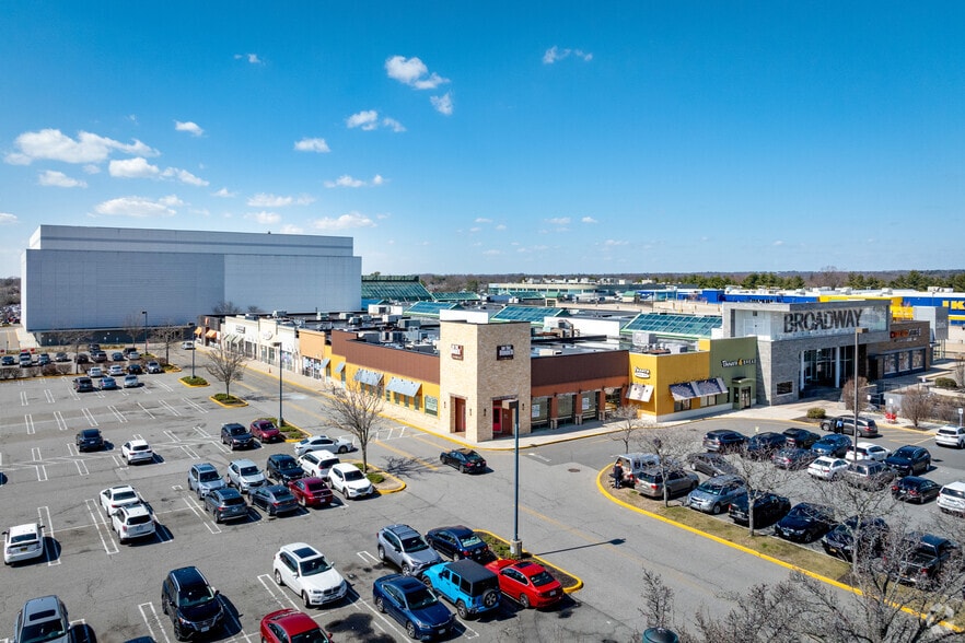 More Photos Of 358 Broadway Mall, Hicksville Unknown For Lease