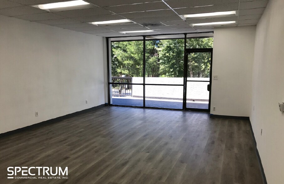 More Photos Of 21101-21163 Victory Blvd, Canoga Park Storefront Retail Office For Lease
