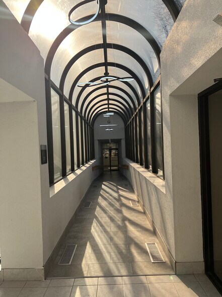 More Photos Of 31500 W 13 Mile Rd, Farmington Hills Medical For Lease