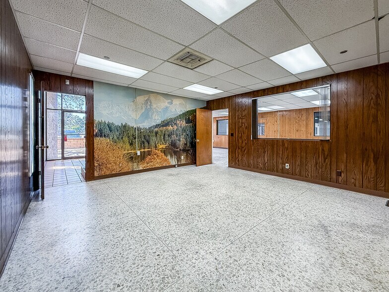 More Photos Of 8866 Laurel Canyon Blvd, Sun Valley Manufacturing For Lease