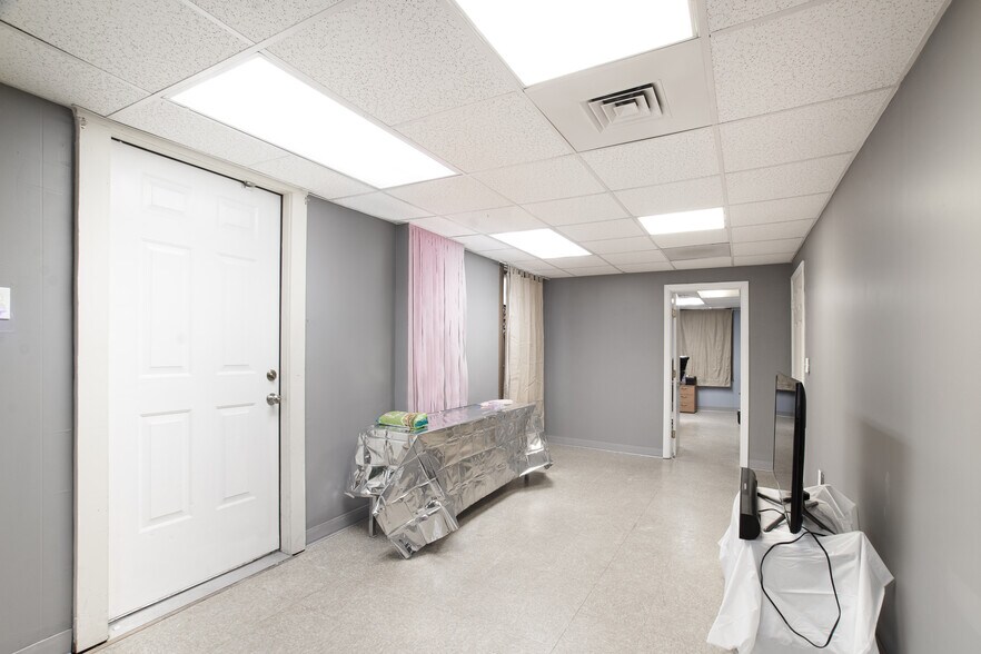 More Photos Of 320-326 Boston Post Rd, Sudbury Storefront Retail Office For Lease