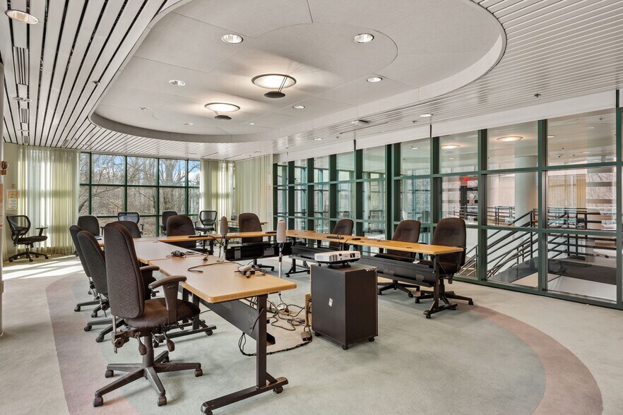 More Photos Of 1000 Northbrook Dr, Trevose Office For Sale