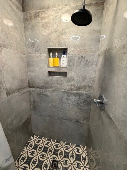 More Photos Of 402 Hyde Park Blvd, Houston Multifamily For Sale