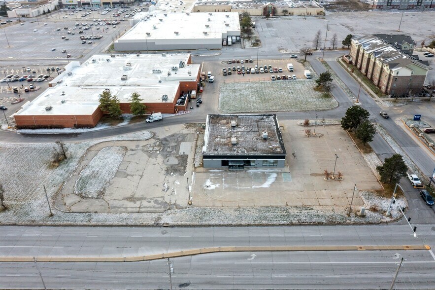 More Photos Of 1101 E Army Post Rd, Des Moines Freestanding For Sale