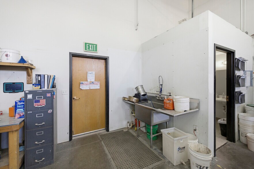 More Photos Of 449-477 Denver Ave, Loveland Light Distribution For Lease