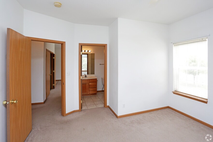 More Photos Of 1209 Mayfield Dr, Ames Apartments For Sale