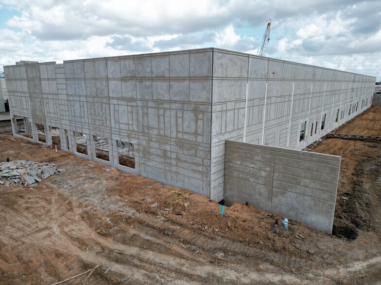 More Photos Of 9220 Kirby Dr, Houston Unknown For Lease