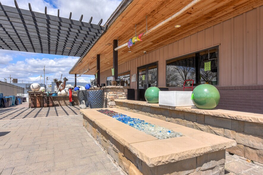 More Photos Of 110 W Reichmuth Rd, Valley Freestanding For Sale