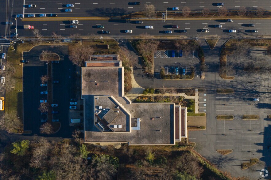 More Photos Of 800 S Frederick Ave, Gaithersburg Office For Sale