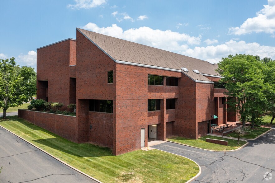 More Photos Of 43 Western Blvd, Glastonbury Office For Lease
