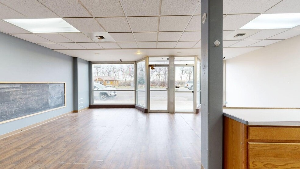 More Photos Of 105 E Main St, Laurel General Retail For Lease