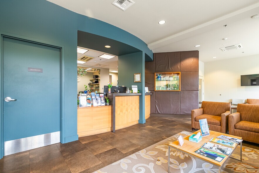 More Photos Of 905 Squalicum Way, Bellingham Flex For Sale