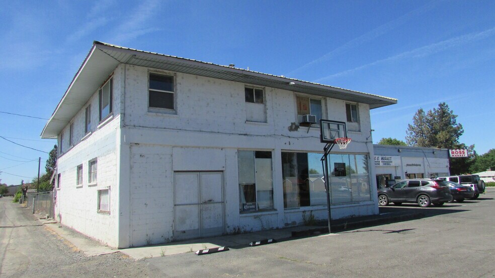 More Photos Of 400 E St, Tulelake Convenience Store For Sale