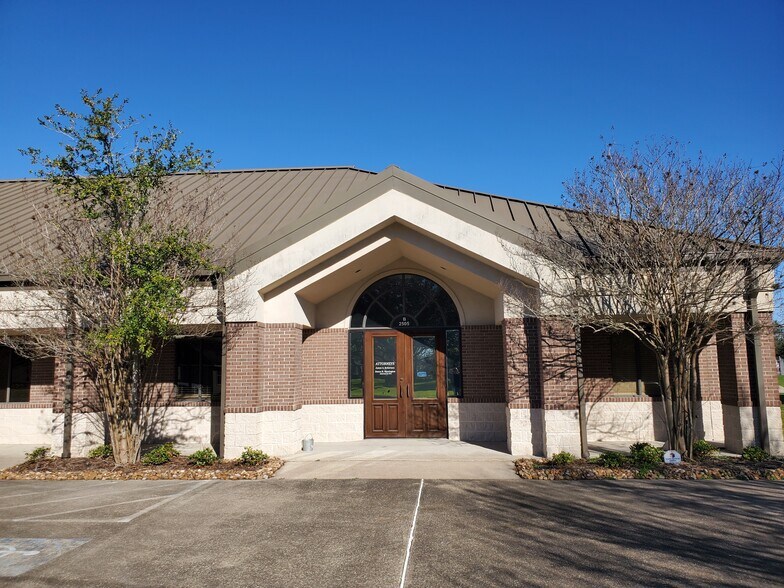 Primary Photo Of 2505 S Park Ave, Pearland Medical For Lease