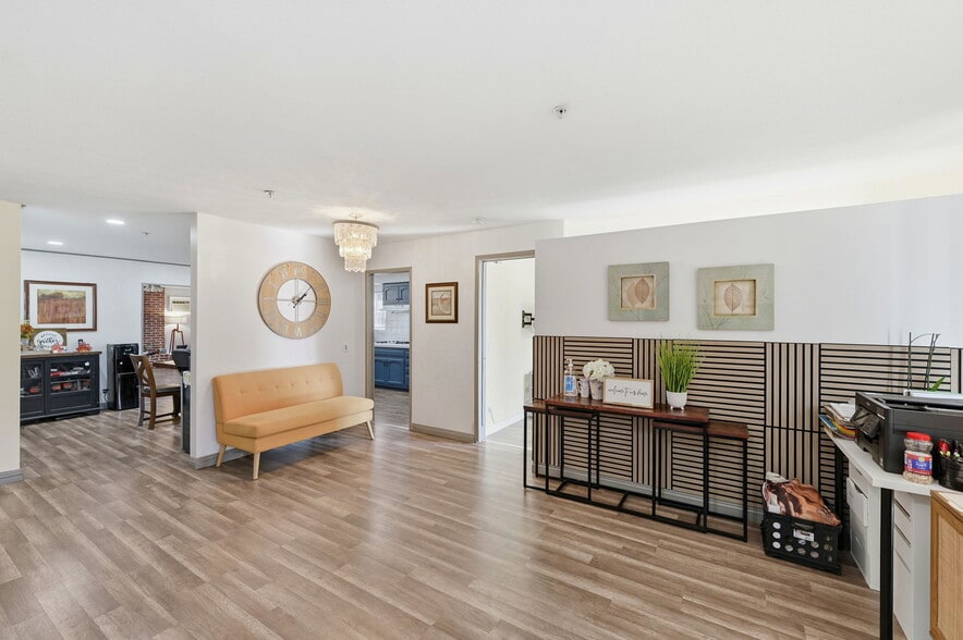 More Photos Of 27828 Parkvale Dr, Santa Clarita Healthcare For Sale