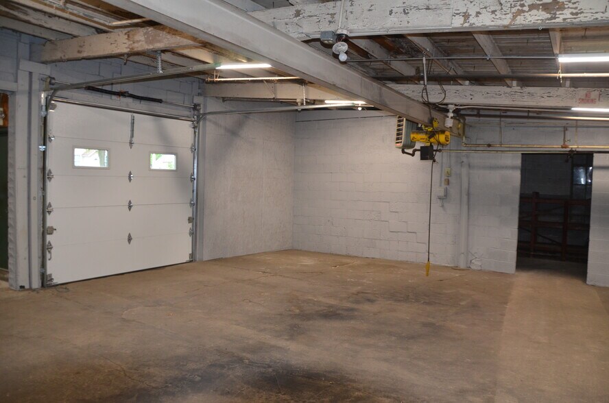 More Photos Of 726 S Broadway, Aurora Warehouse For Sale